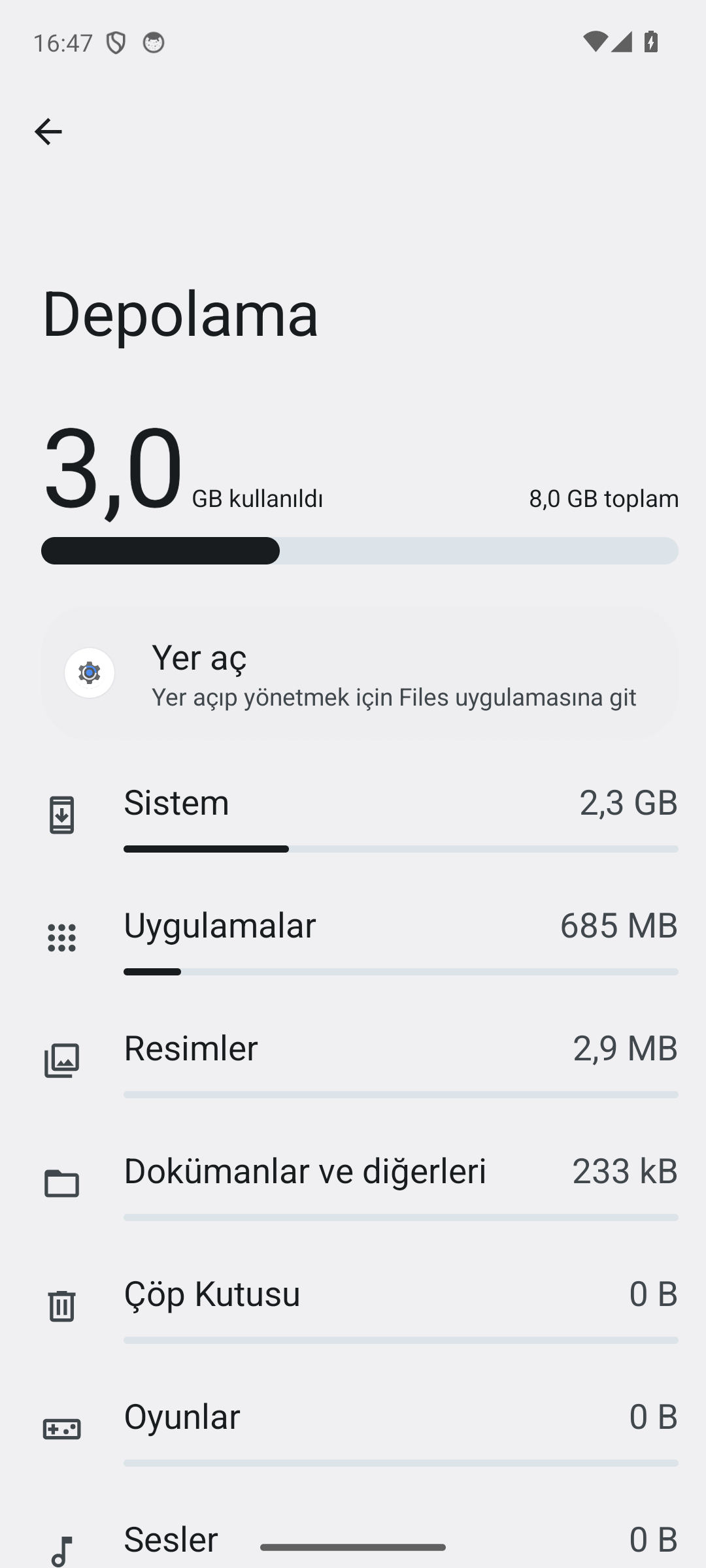 Android Depolama ekranı: kullanılan alan çubuğu, Yer aç satırı ve Sistem, Uygulamalar, Resimler kategorileri