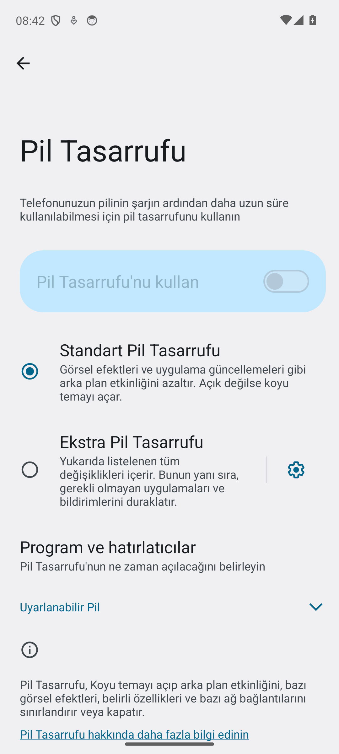 Android Pil Tasarrufu ekranı: Pil Tasarrufu'nu kullan anahtarı ile Standart ve Ekstra Pil Tasarrufu seçenekleri