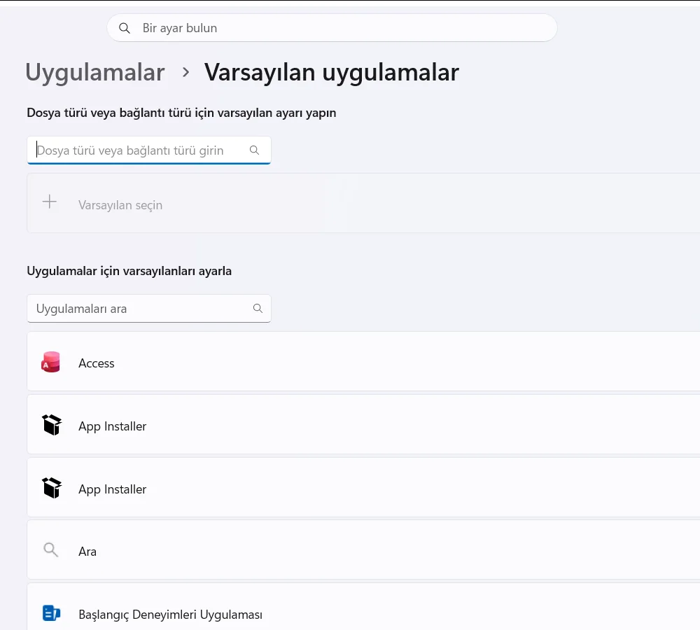 Windows 11 Ayarlar uygulamasında Varsayılan uygulamalar sayfası ve uygulama arama alanı