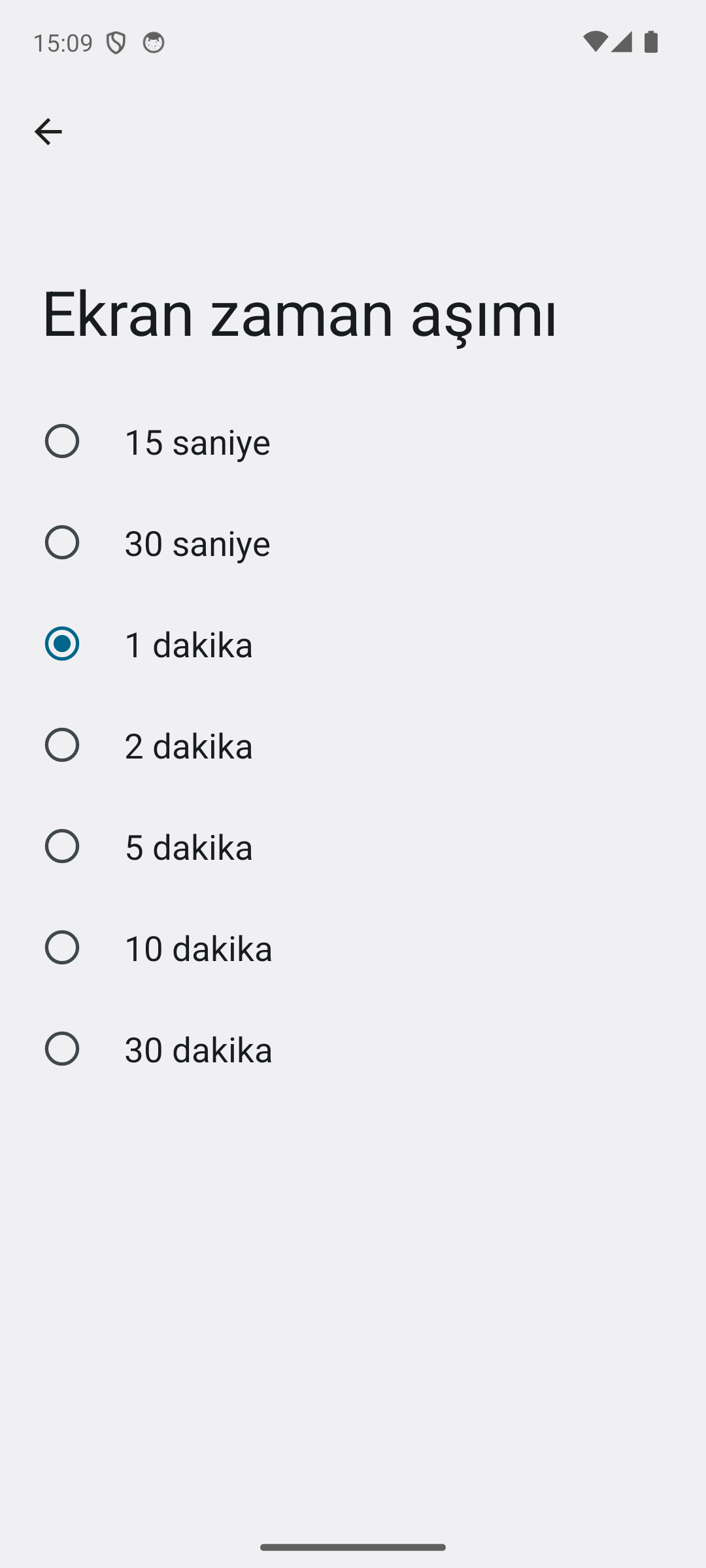 Ekran zaman aşımı listesi: 15 saniye ile 30 dakika arası seçenekler, 1 dakika seçili