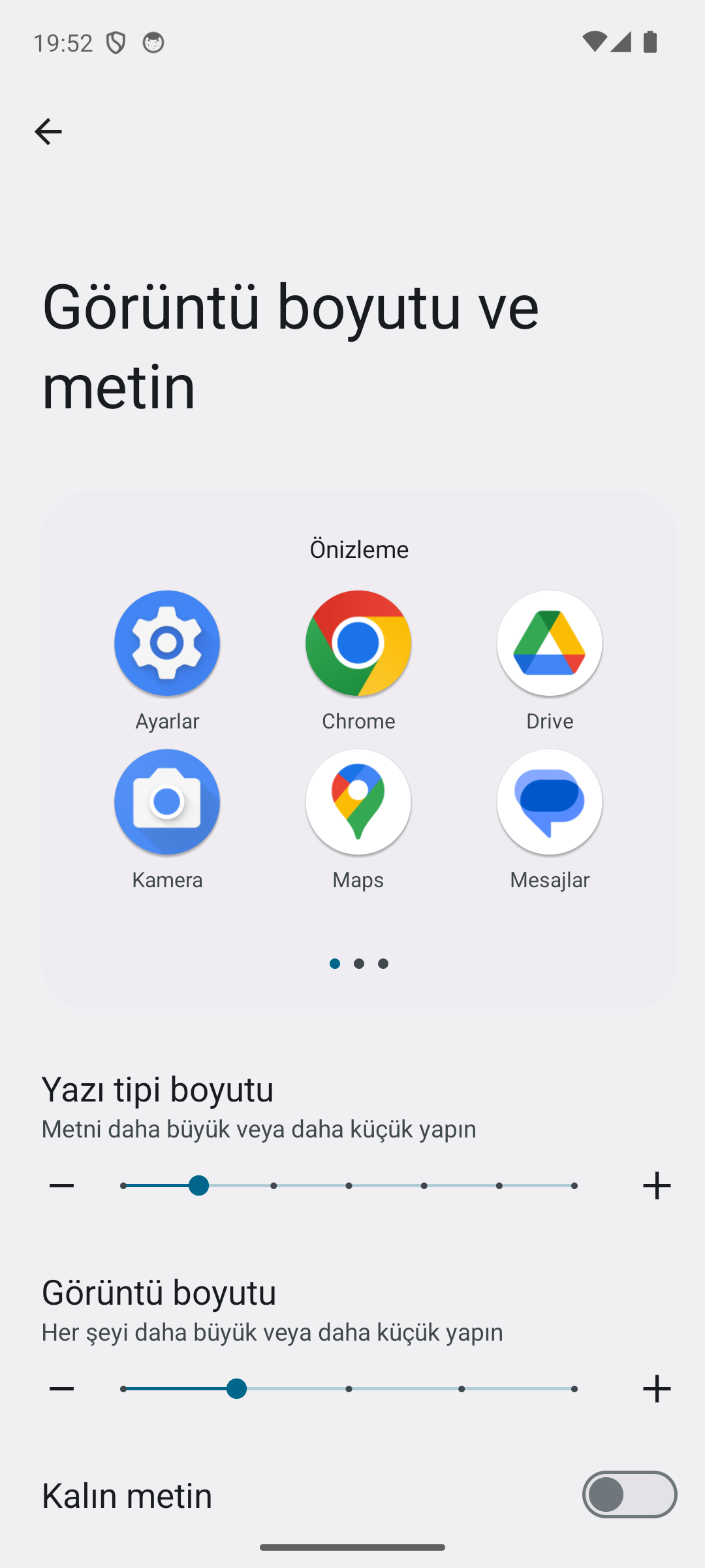 Android Görüntü boyutu ve metin ekranı: Önizleme kartı, Yazı tipi boyutu ve Görüntü boyutu kaydırıcıları, Kalın metin anahtarı