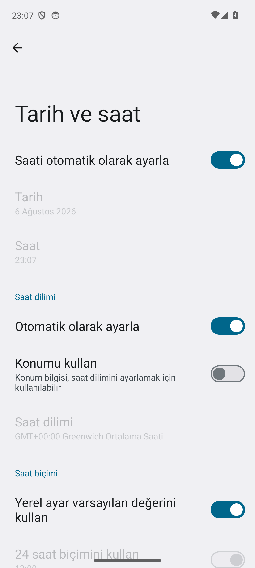 Android Tarih ve saat ekranı: Saati otomatik olarak ayarla açık, Saat dilimi bölümü ve Saat biçimi bölümü