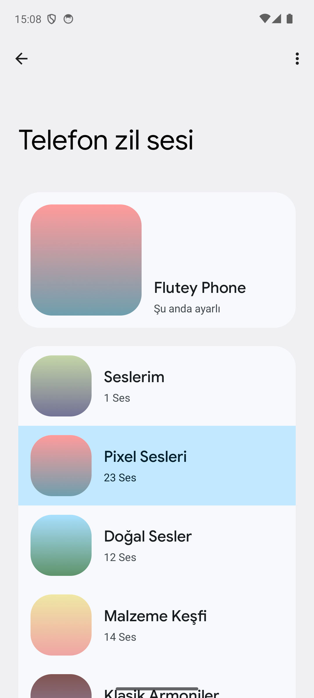 Telefon zil sesi ekranı: Şu anda ayarlı ses ve Seslerim, Pixel Sesleri, Doğal Sesler kategorileri
