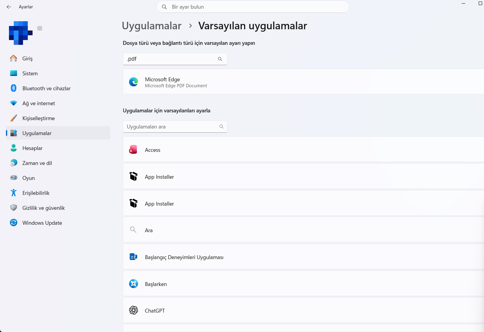 Windows 11 Varsayılan uygulamalar sayfası: arama kutusuna .pdf yazılmış ve altında Microsoft Edge PDF Document sonucu görünüyor