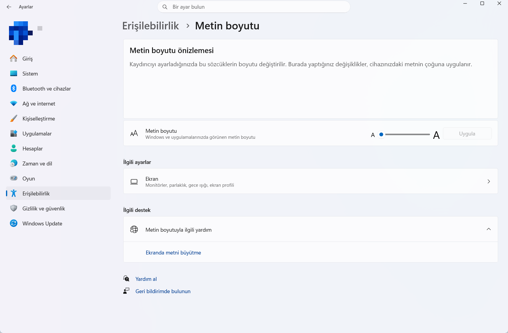 Windows 11 Ayarlar Erişilebilirlik Metin boyutu ekranı: Metin boyutu önizlemesi kartı, A-A kaydırıcısı ve Uygula düğmesi